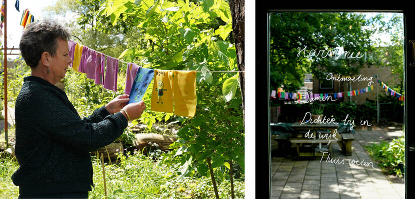 Twee foto's, links Jenny Doest, witte vrouw met kort grijs haar, bekijkt in de tuin van de buurtbieb een vlaggetje gemaakt door kind en rechts een tekst met stift op een raam geschreven